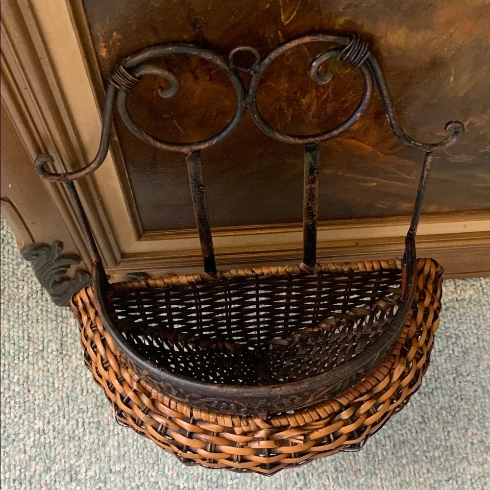 Wicker & Wrought Iron Decorative Wall Pocket. Tuscan Cottagecor Planter Patio